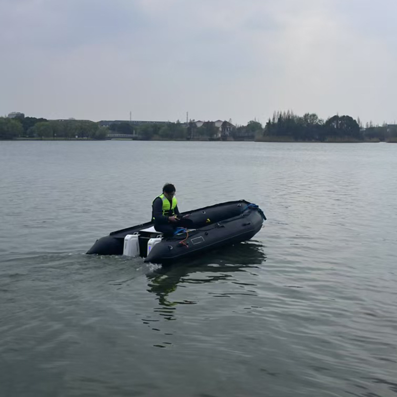 智能型电动喷泵式救援艇