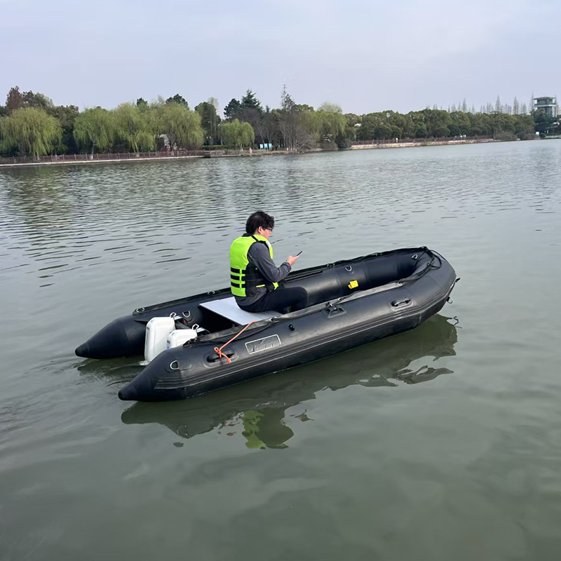 智能型电动喷泵式救援艇